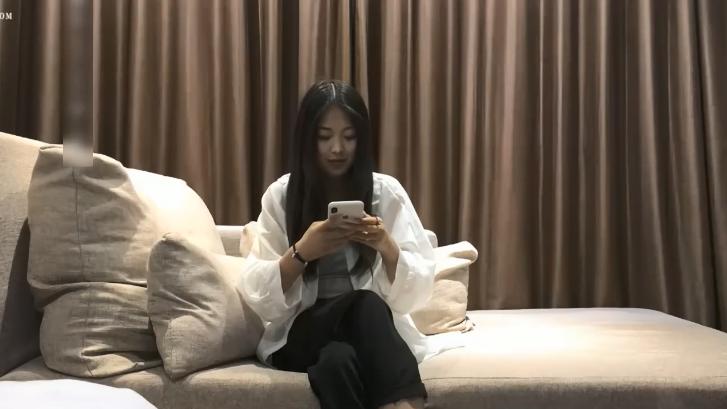 uwu sex Thanh niên số hưởng được em ny với bạn thân cho về phòng chịch p2